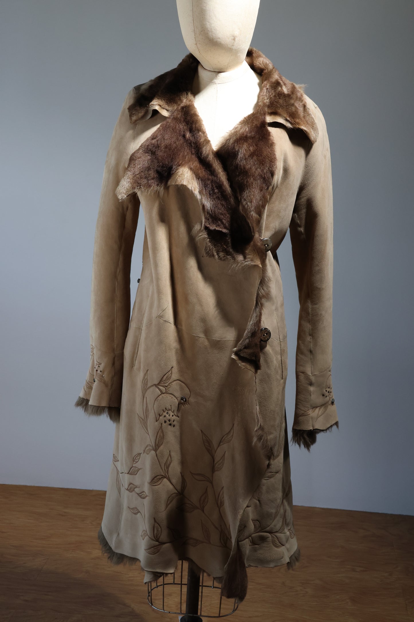 Maxfield Parrish Lamb Cross & Jewels - CT9 Beige