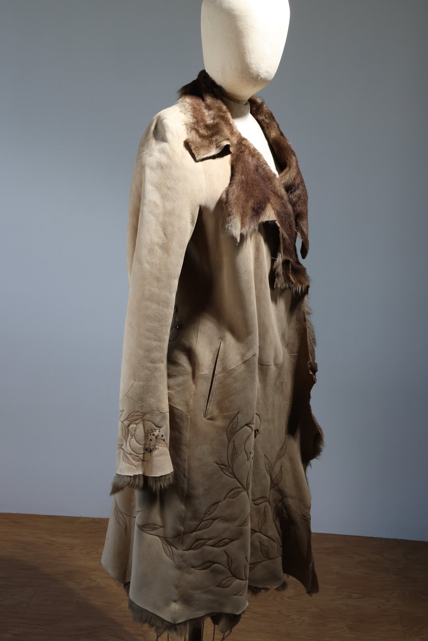 Maxfield Parrish Lamb Cross & Jewels - CT9 Beige