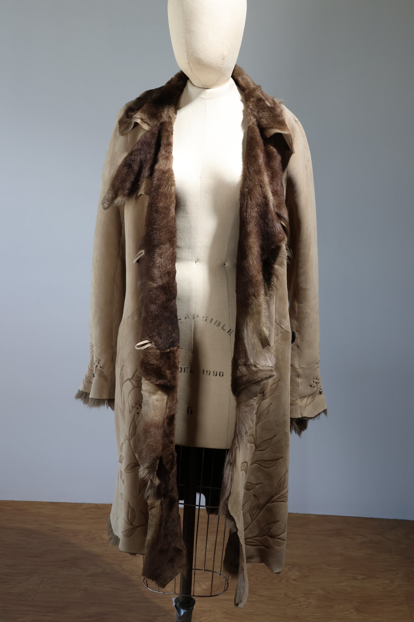 Maxfield Parrish Lamb Cross & Jewels - CT9 Beige