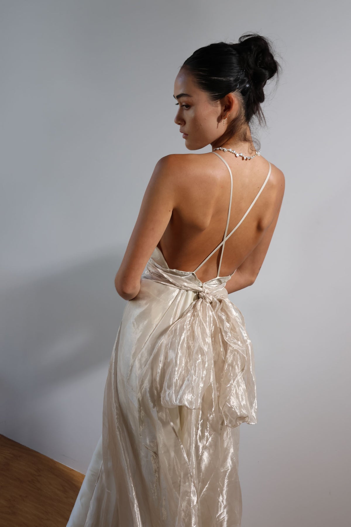 LES HABITUDES Glans Parson Dress — Ivory