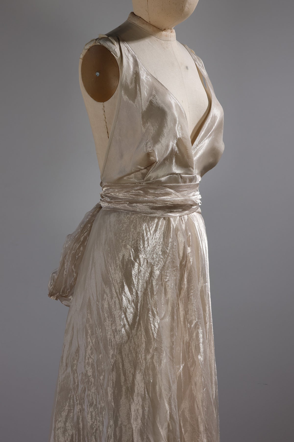 LES HABITUDES Glans Parson Dress — Ivory