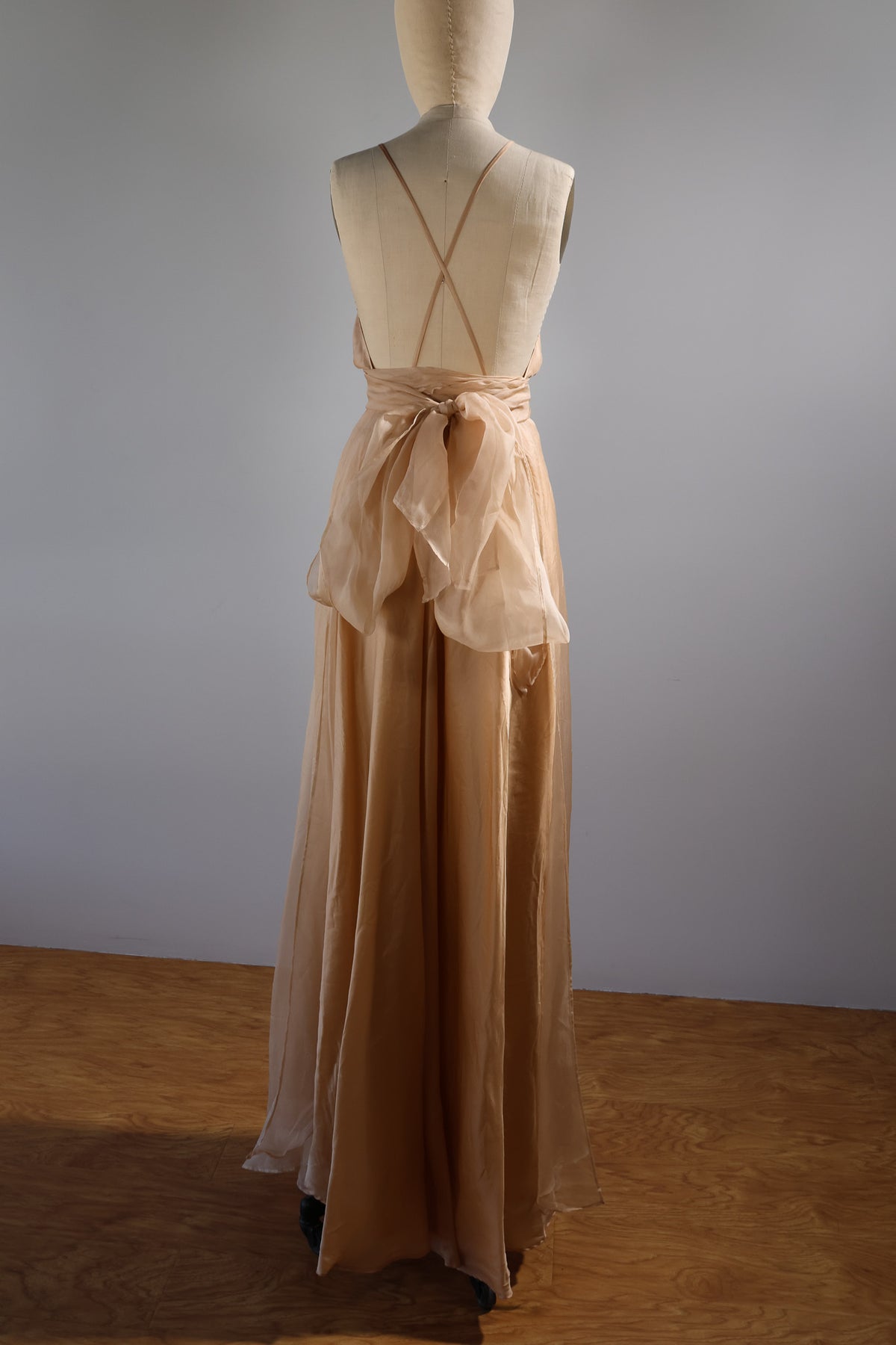 LES HABITUDES Lined Parson Dress — Gold