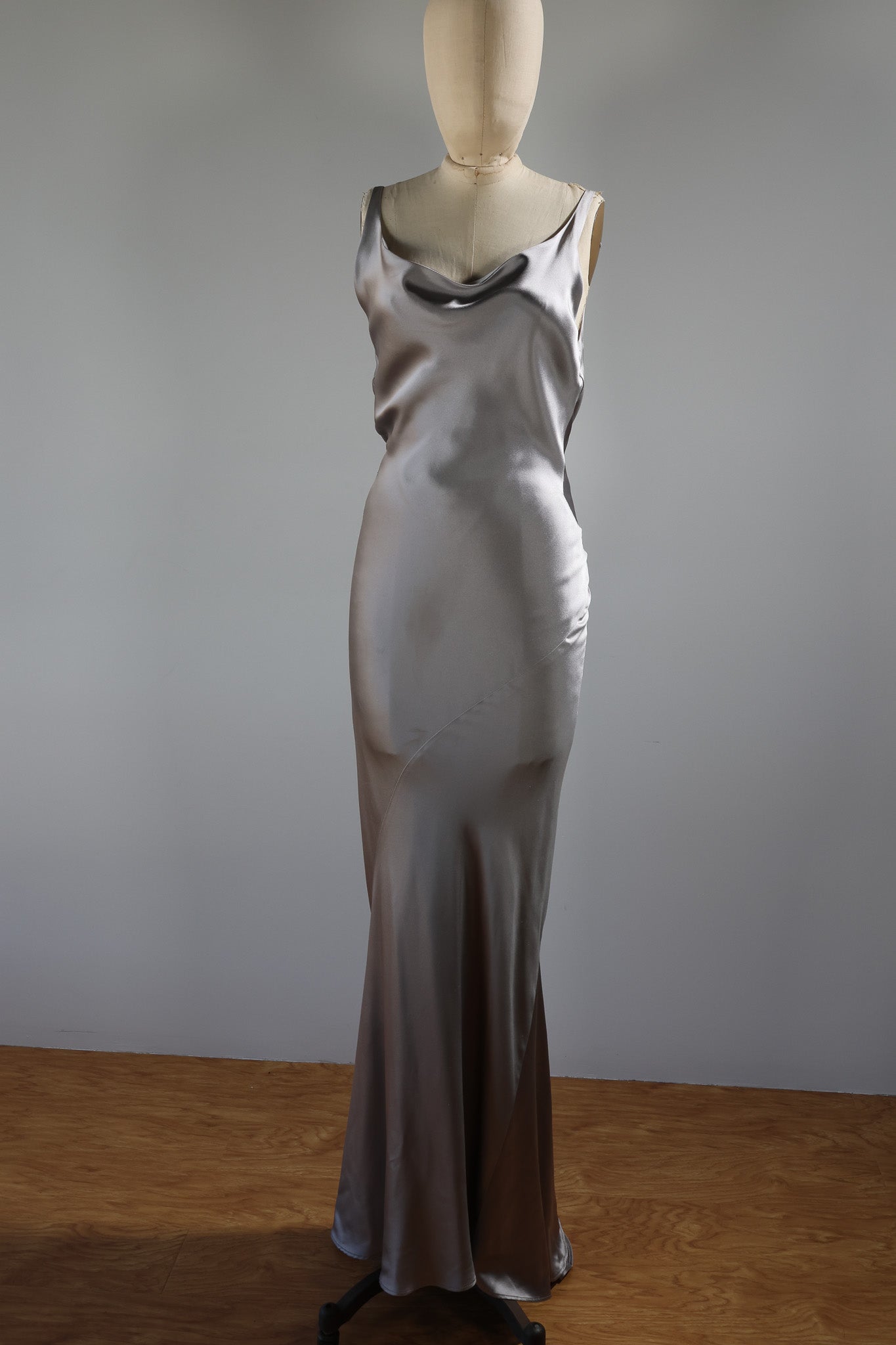 Les Habitudes Liquid Lace Back Dress Silver Grey