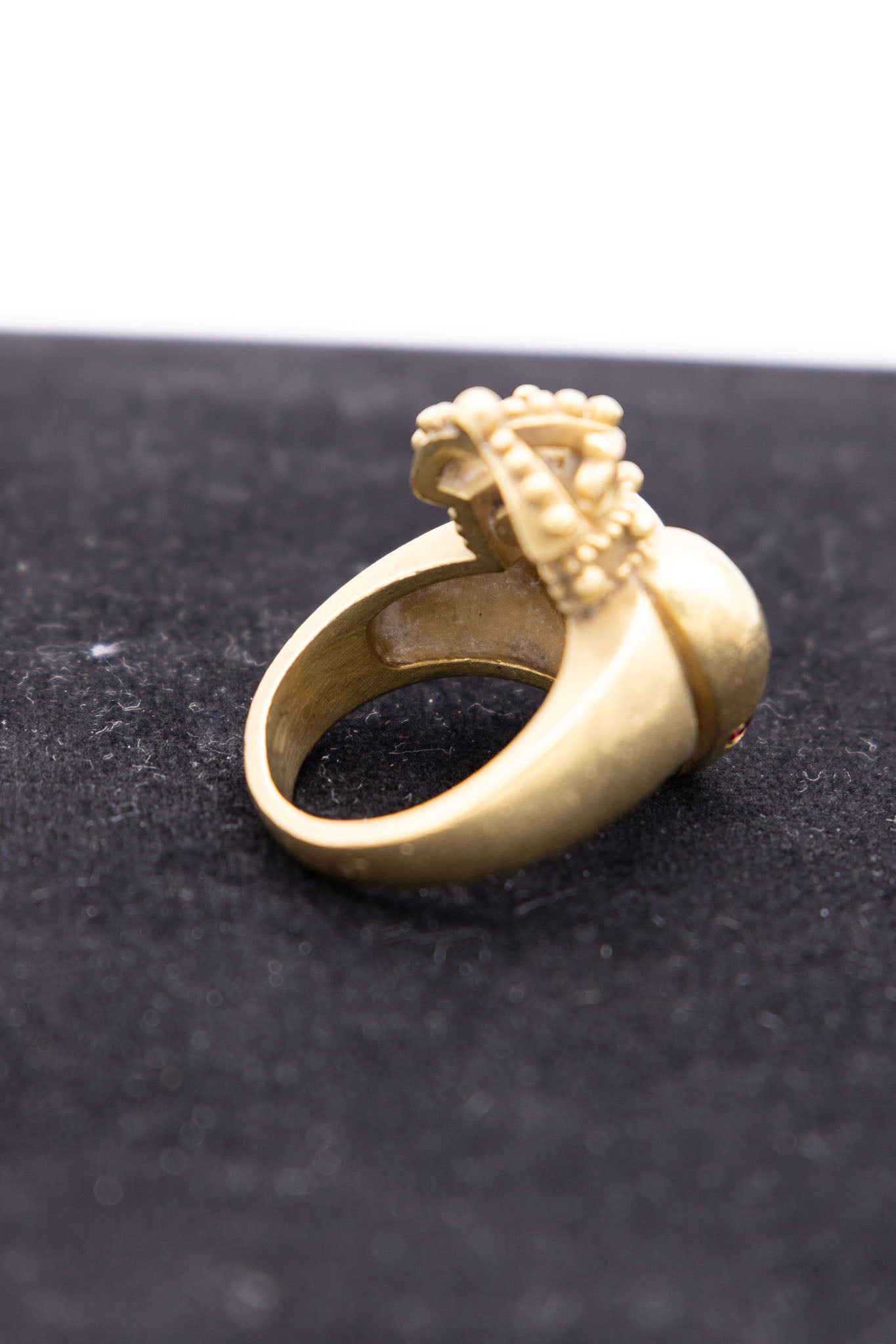 Kieselstein-Cord 18K Gold Crowned Heart &amp; Ruby Ring