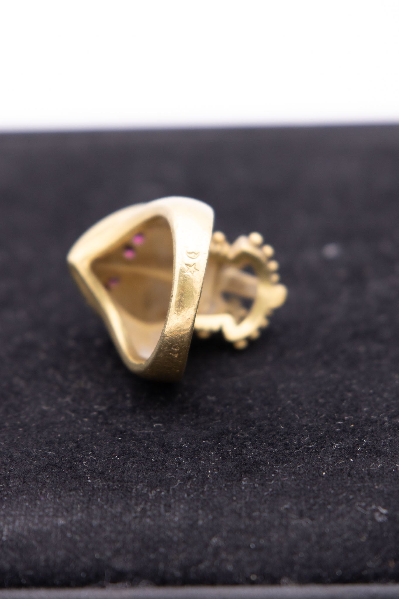 Kieselstein-Cord 18K Gold Crowned Heart &amp; Ruby Ring