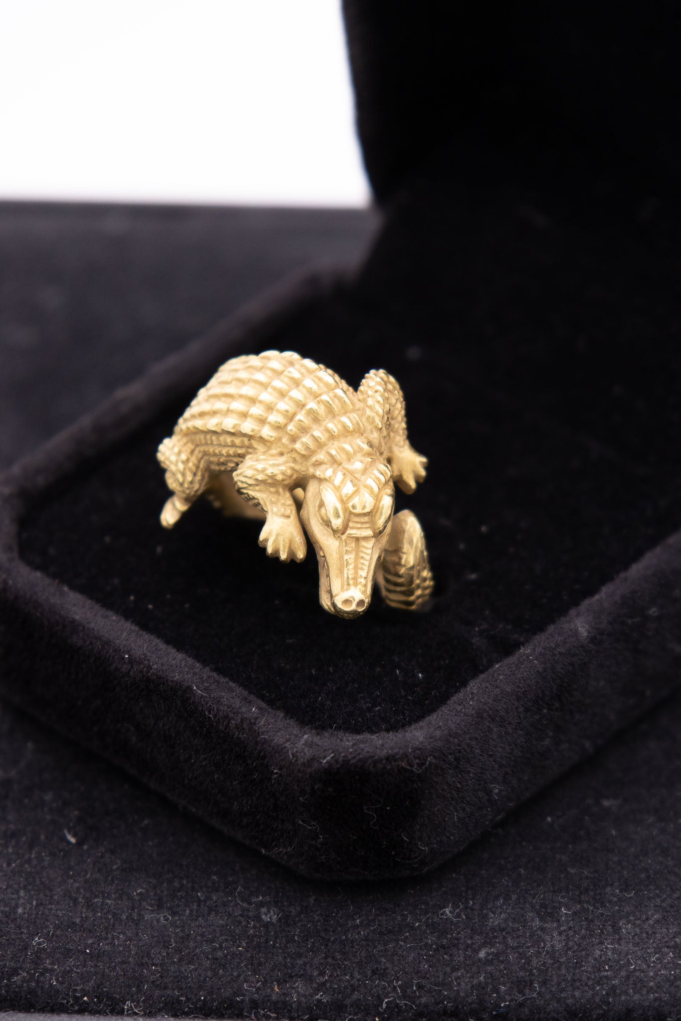 Kieselstein-Cord 18K Gold Alligator Ring — Size 7