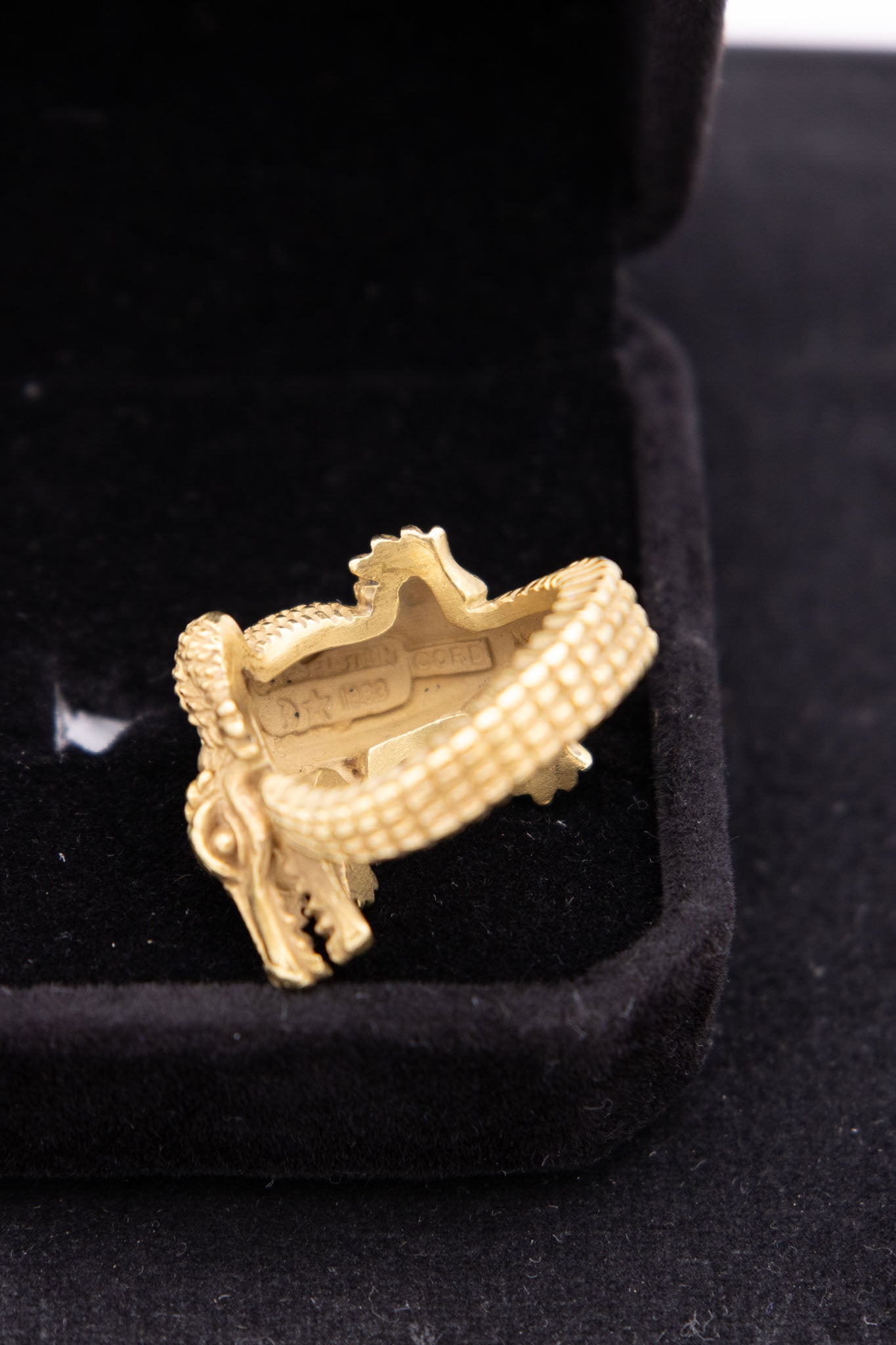 Kieselstein-Cord 18K Gold Alligator Ring — Size 7