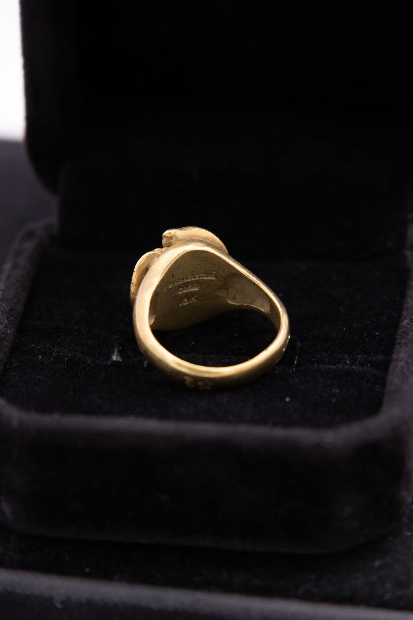 Kieselstein-Cord 18K Swan Signet Ring
