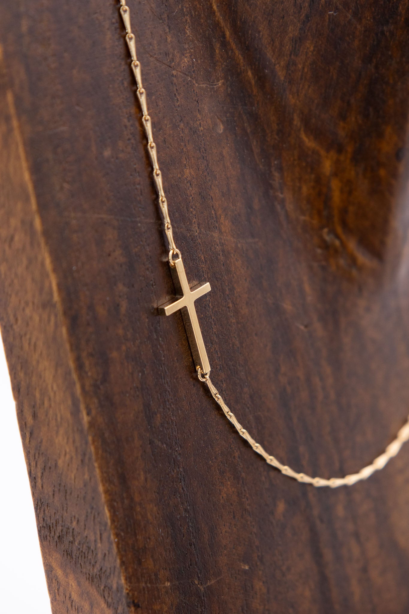 Mizaki 18K Gold Cross Necklace