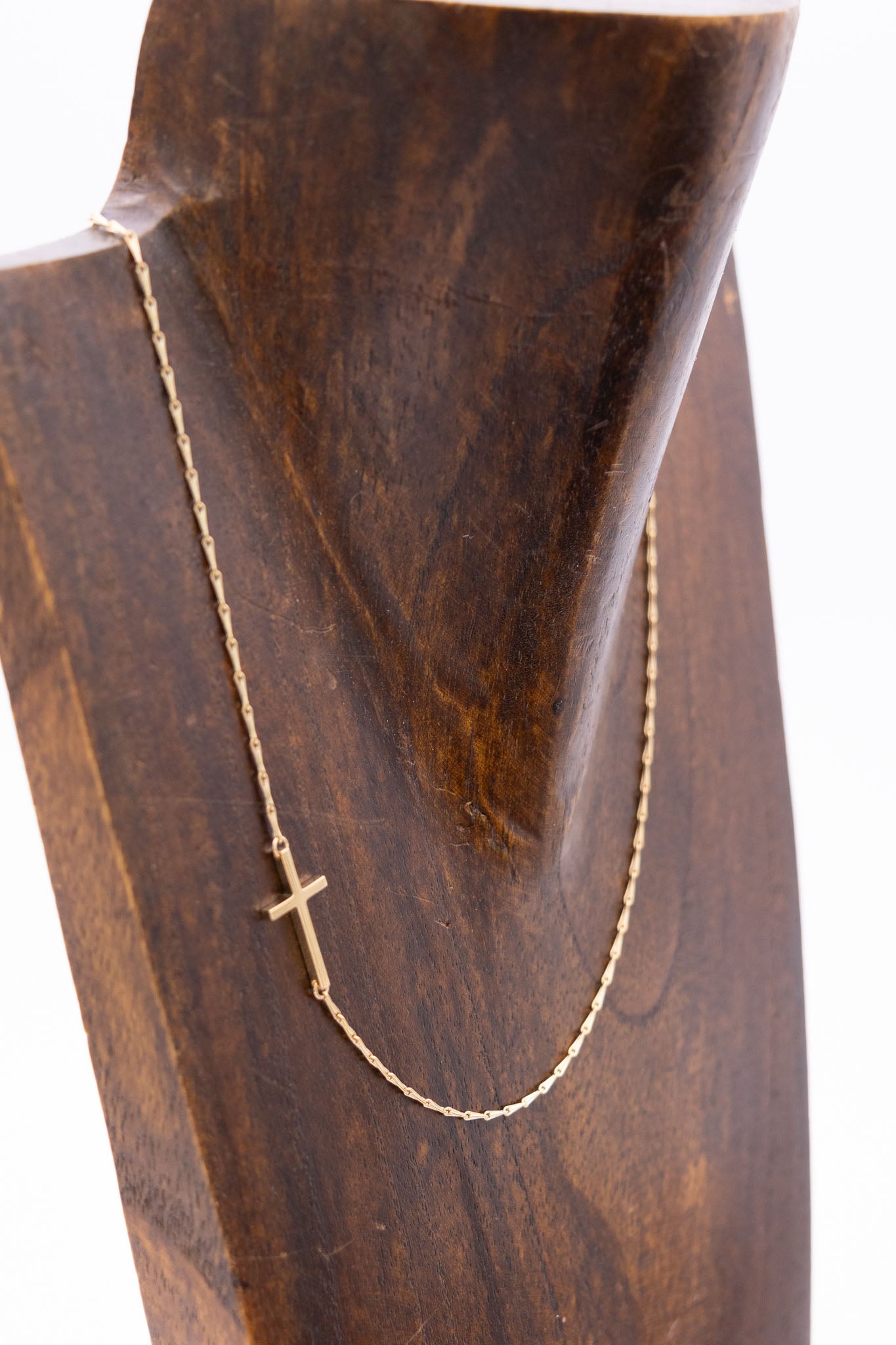 Mizaki 18K Gold Cross Necklace