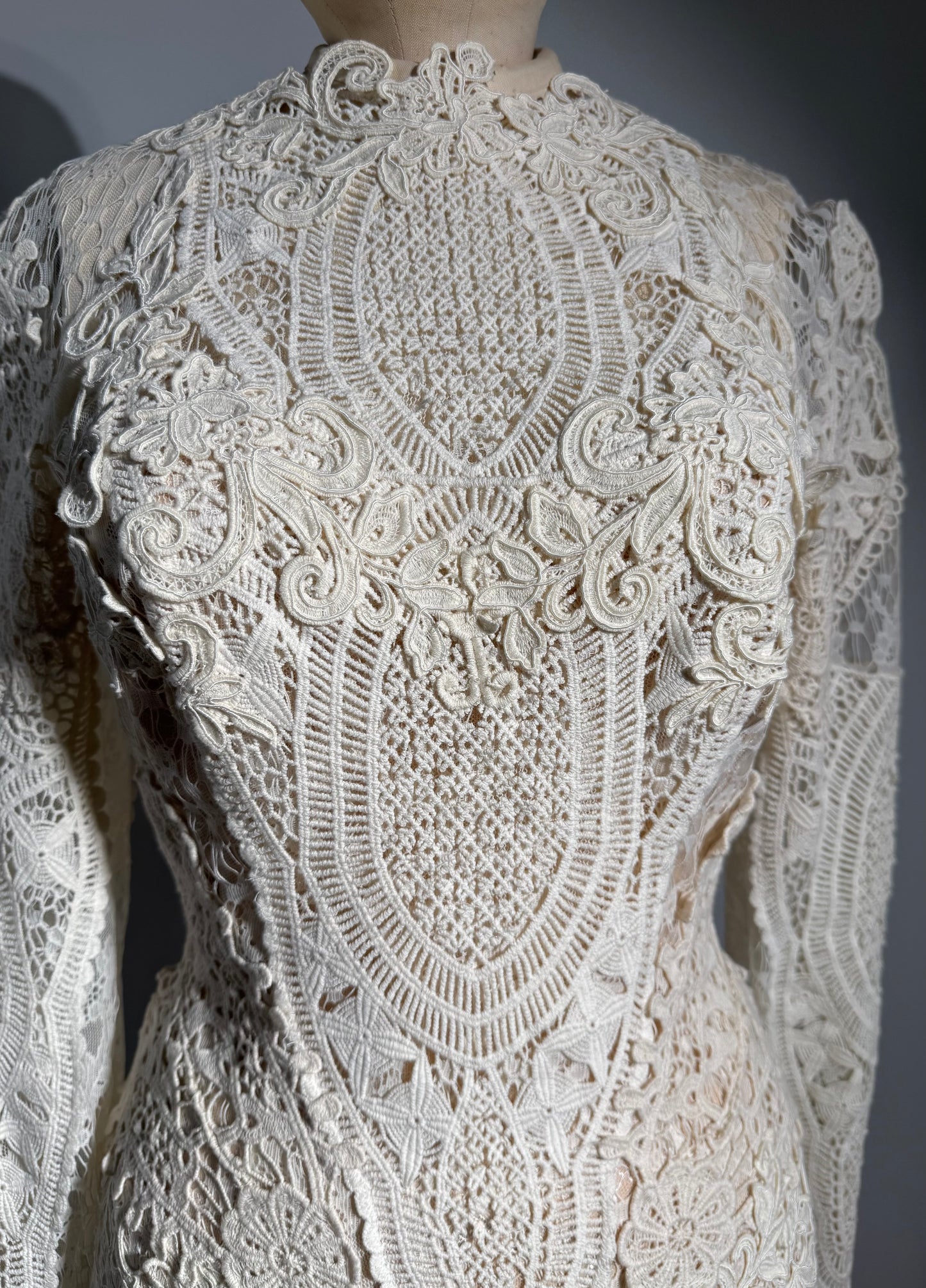 Yolan Kris Escunder Wedding Dress Long Sleeve - Ivory