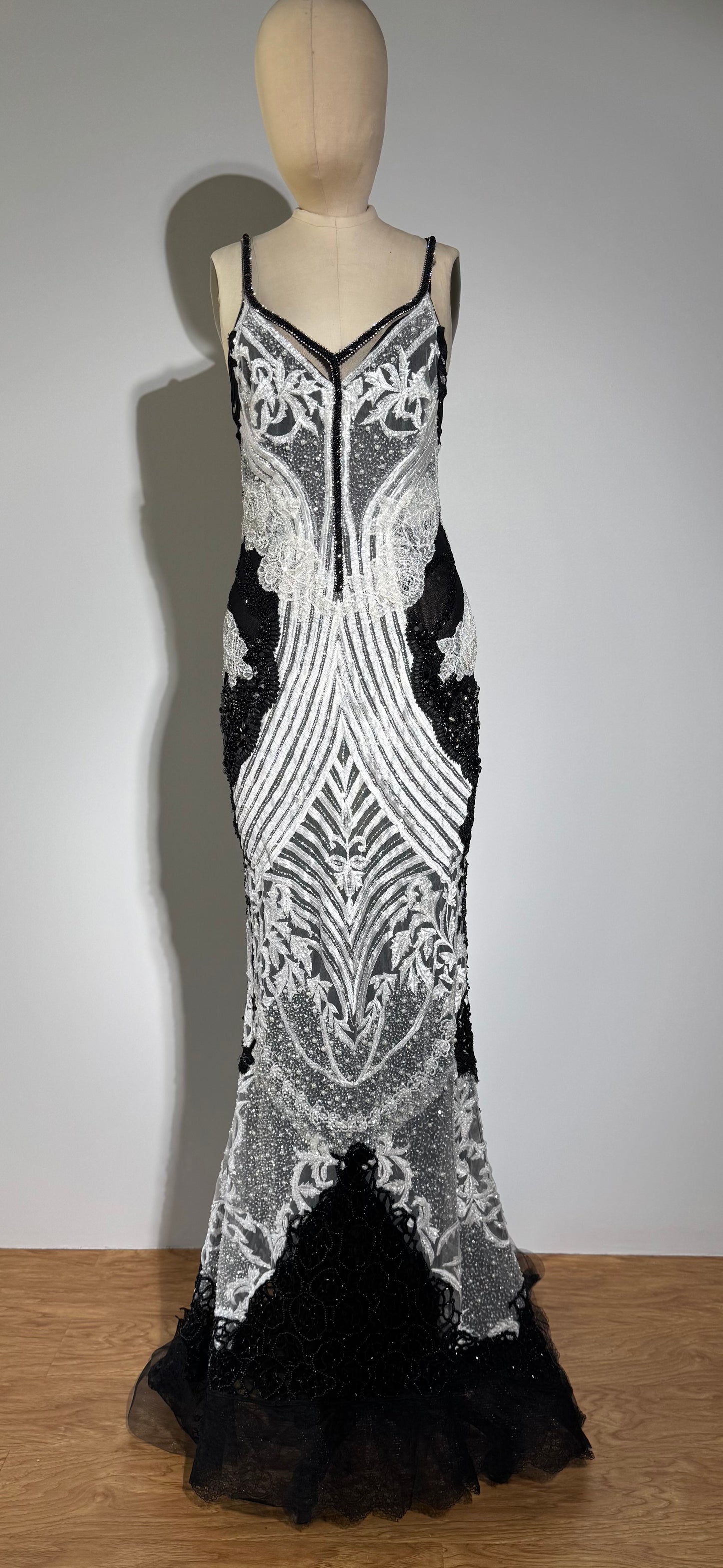 Yolan Kris 45 Beaded Gown - Black / White