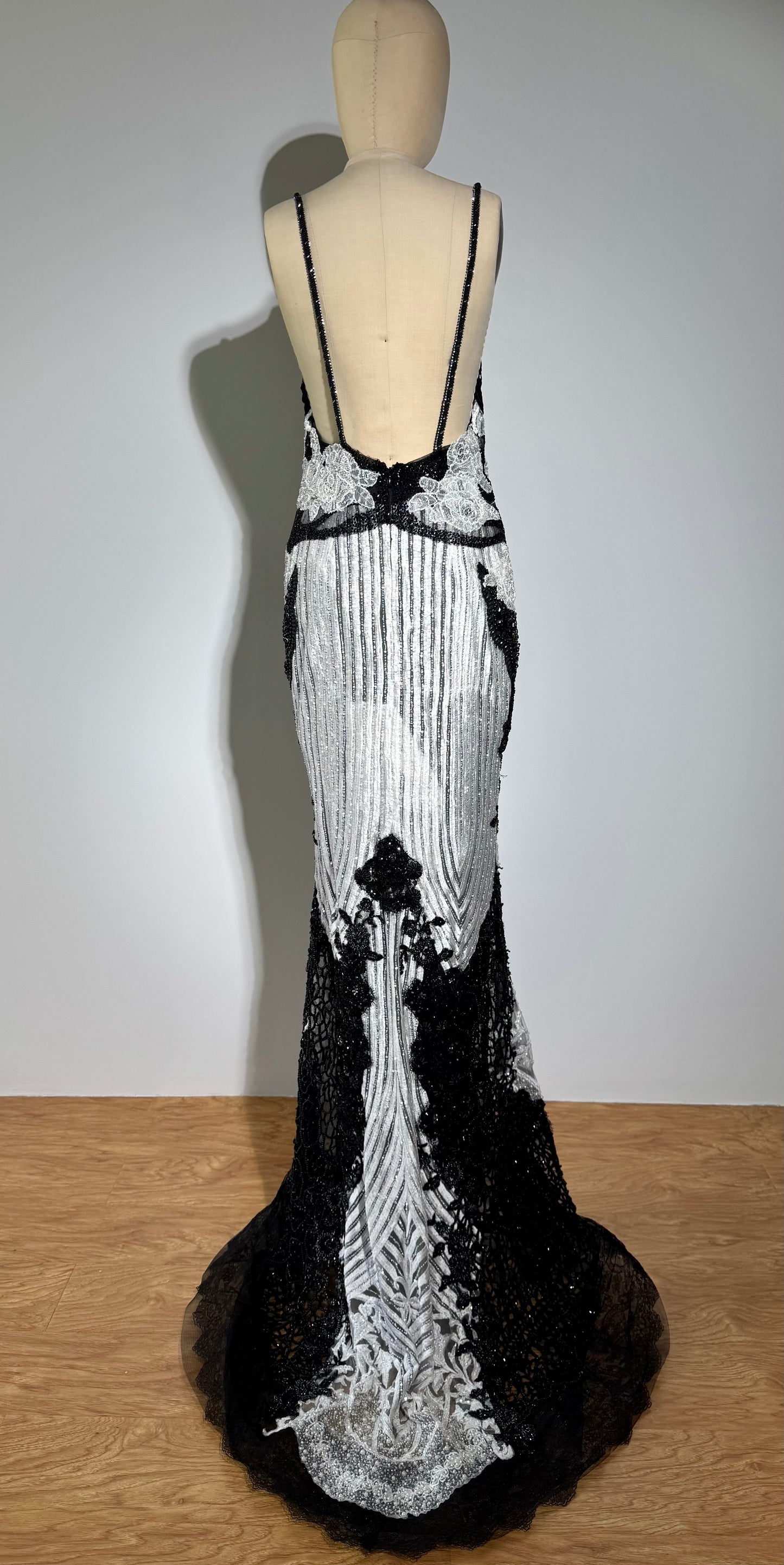 Yolan Kris 45 Beaded Gown - Black / White